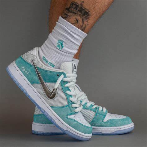 http://Nike%20SB%20Dunk%20Low%20„April”